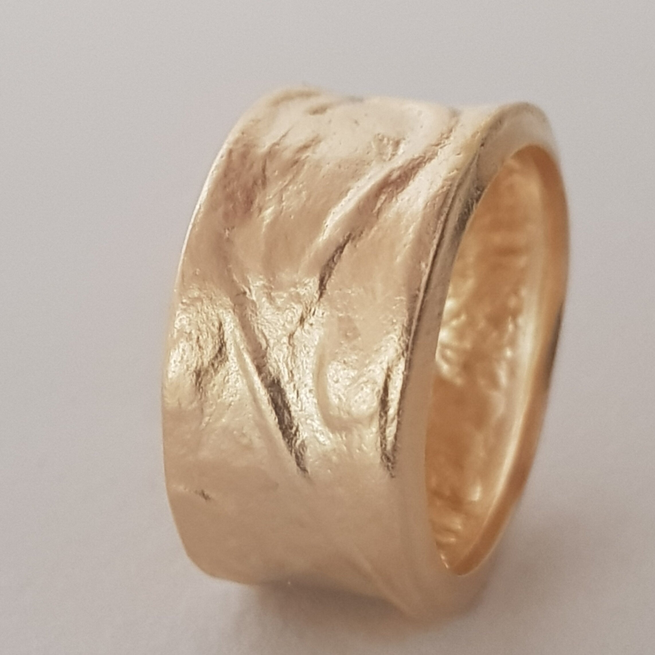 Chunky 18k Textured Hammered Gold Band Ring