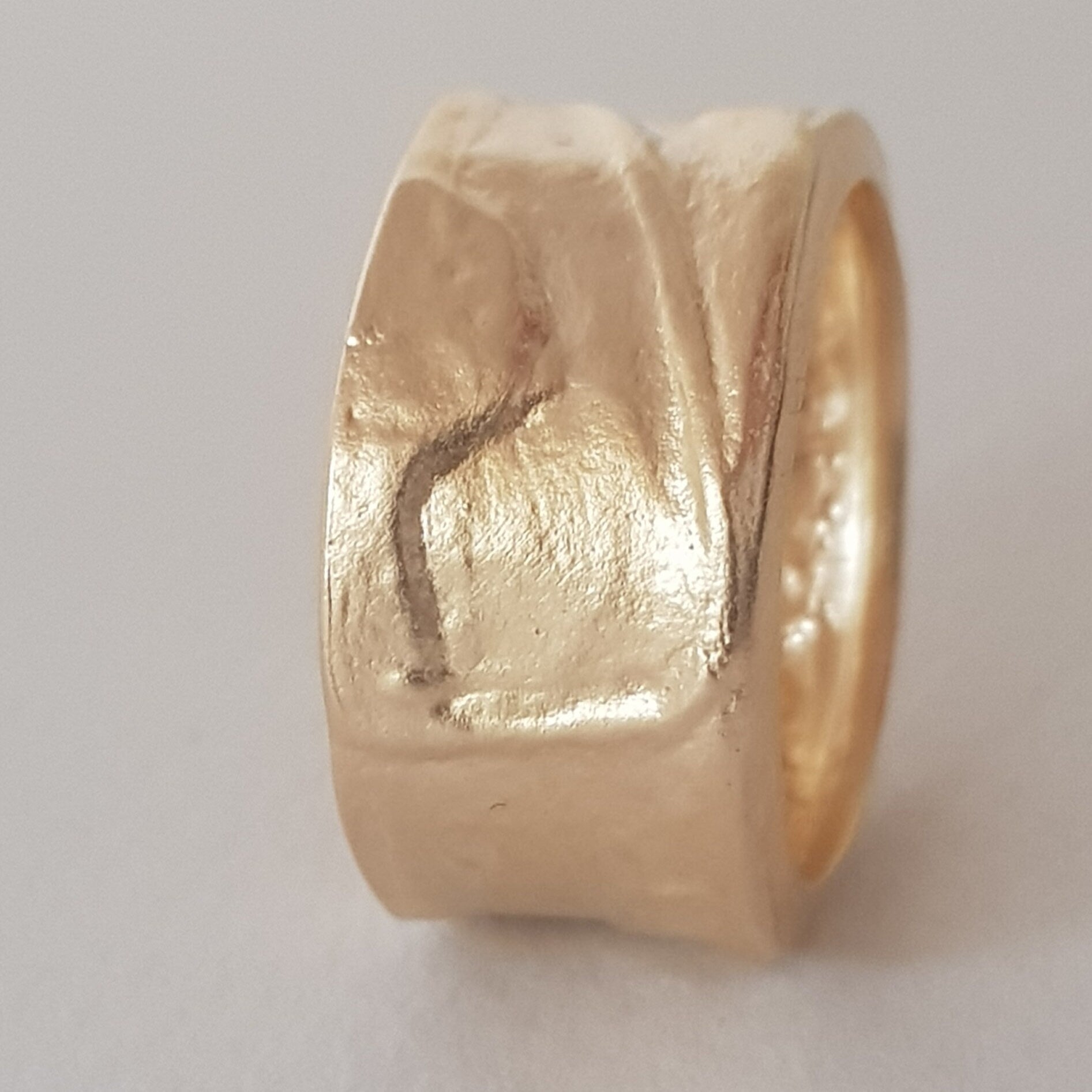 Chunky 18k Textured Hammered Gold Band Ring