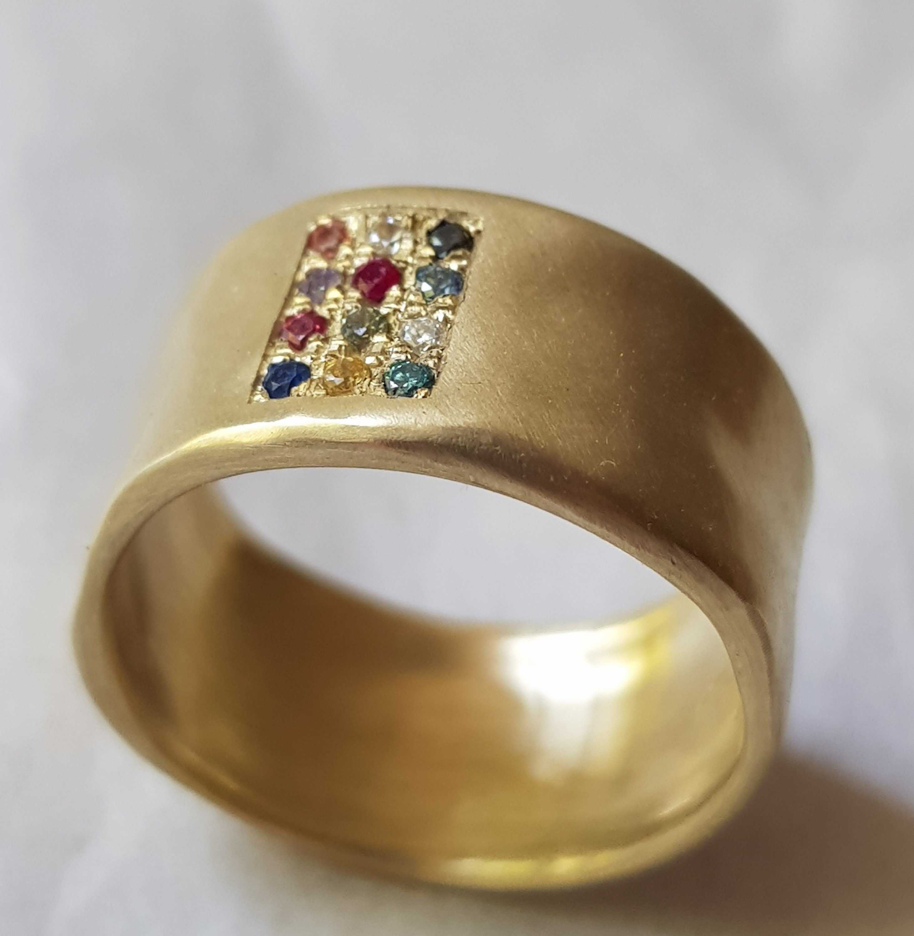 18K Gold Jewish Hoshen Ring Twelve Multi-coloured Gemstones