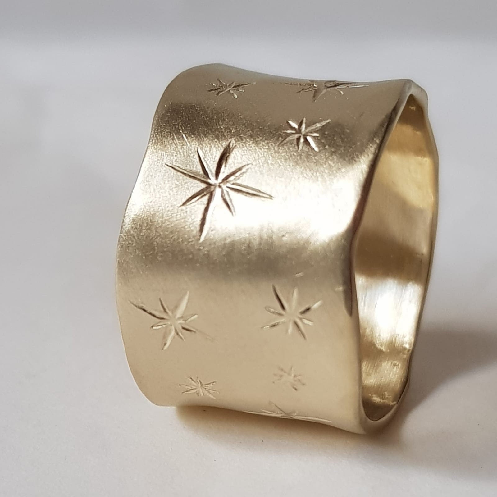 Modern 18K Yellow Gold Wide Ring Engraved Stars Matte Finish Carved Edges