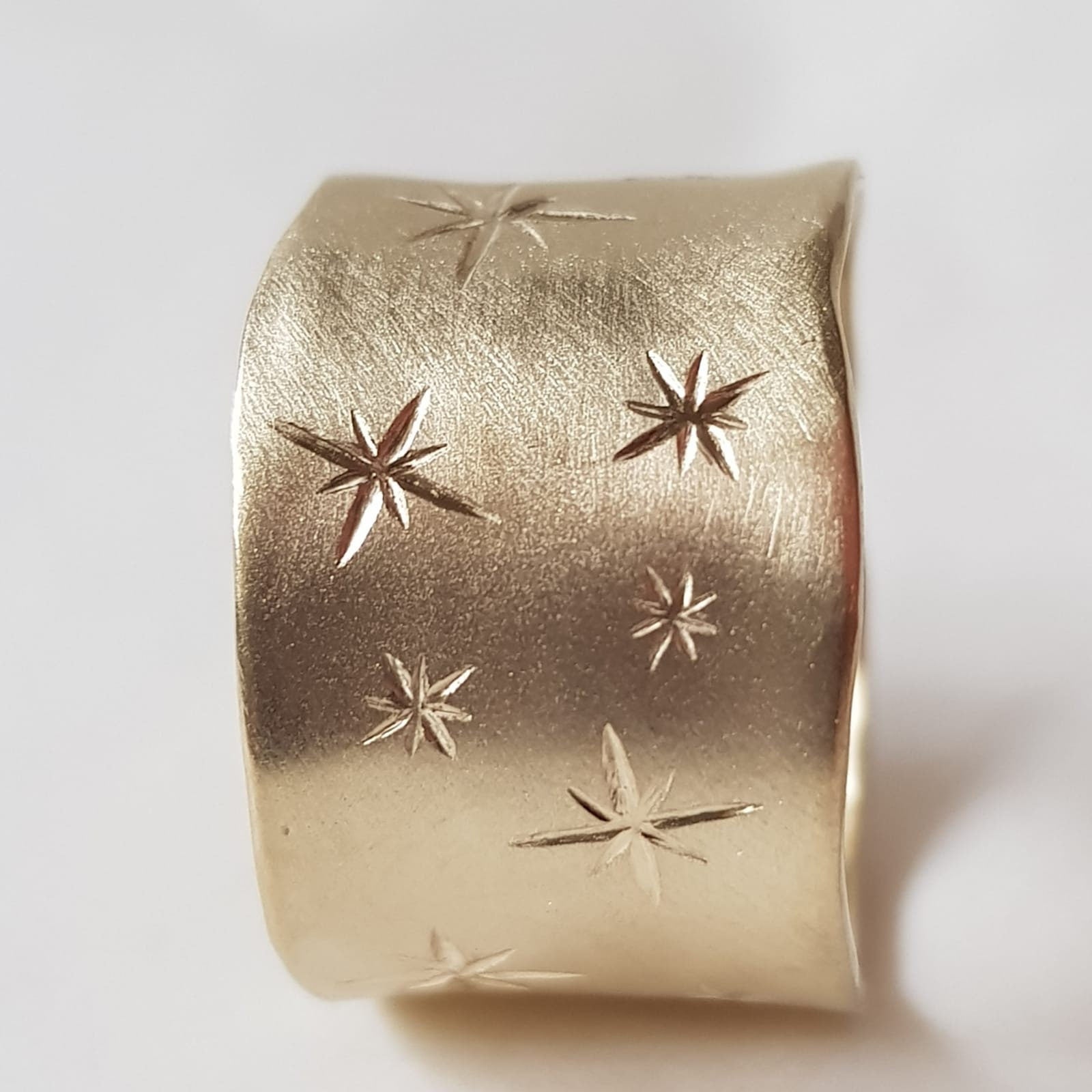 Modern 18K Yellow Gold Wide Ring Engraved Stars Matte Finish Carved Edges