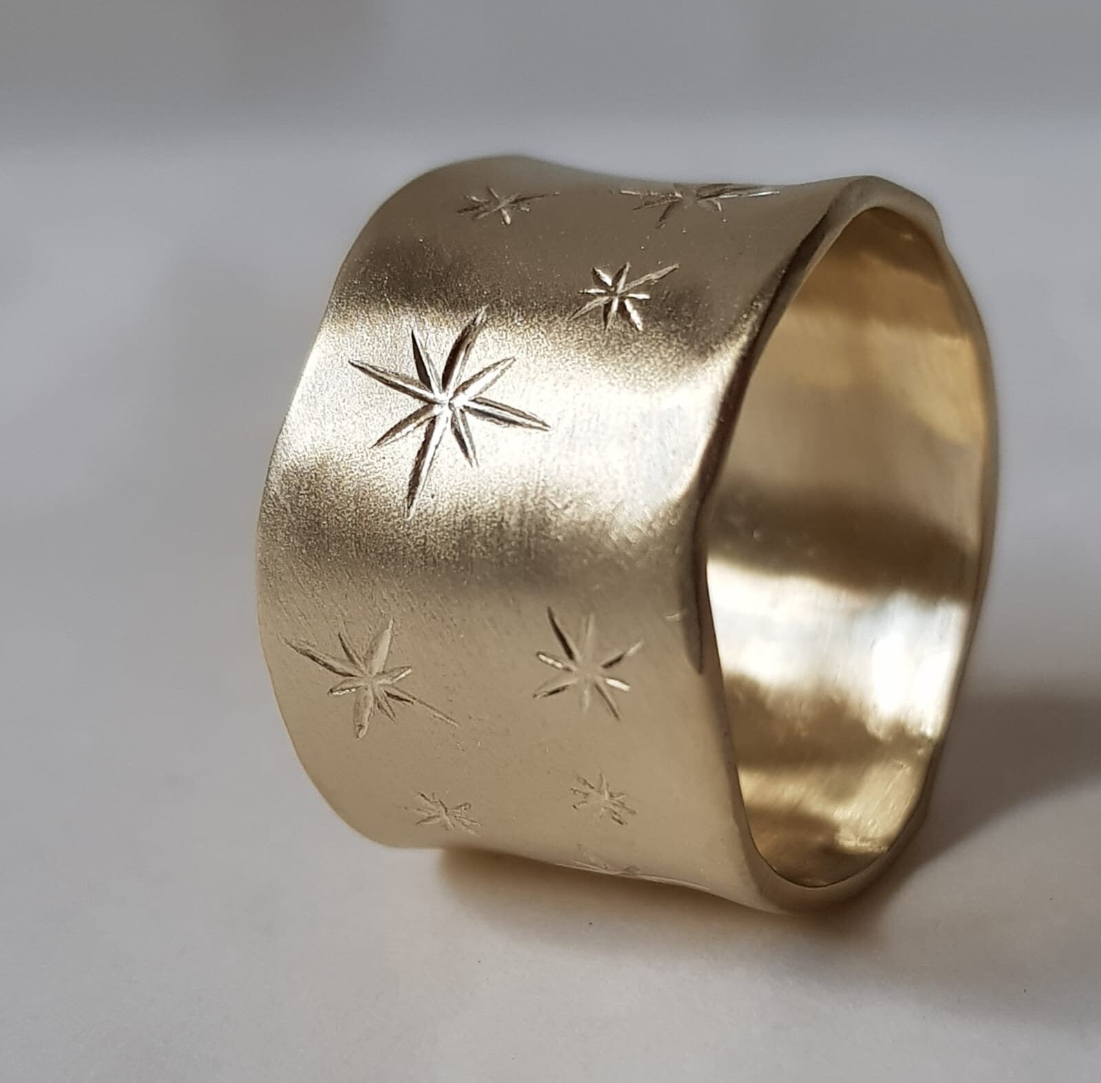 Modern 18K Yellow Gold Wide Ring Engraved Stars Matte Finish Carved Edges