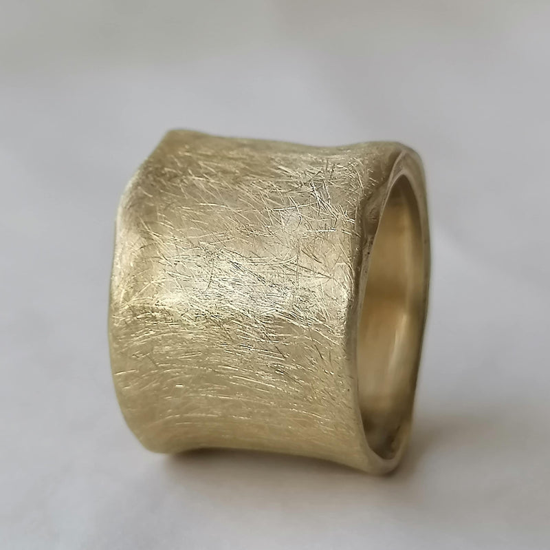 Chunky 18K Gold Band Ring, Wide Cigar Band Ring, Unique Women&