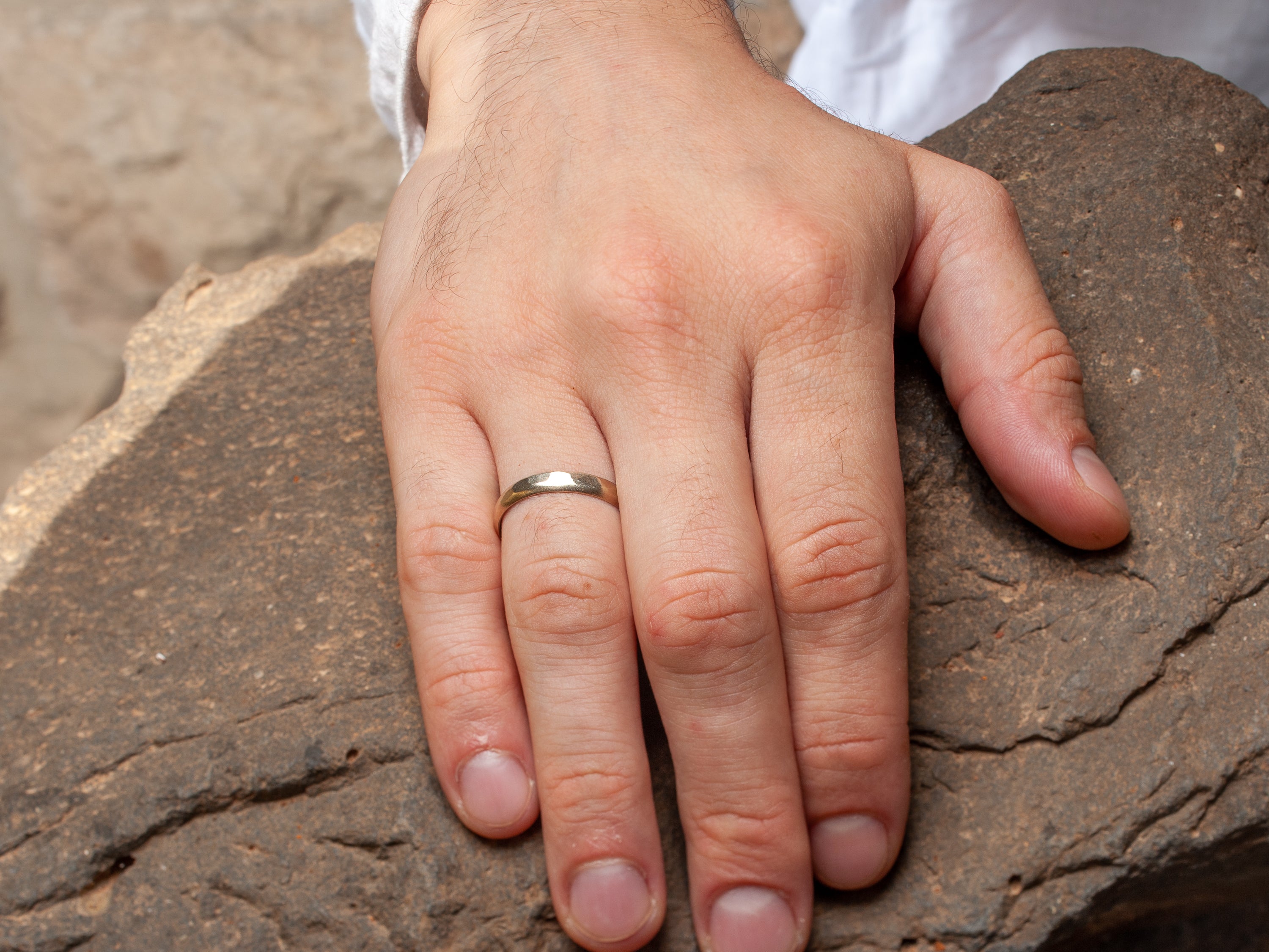 14k White Gold Hammered Wedding Ring